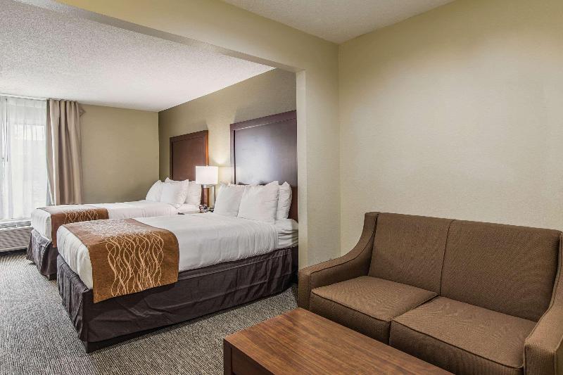 Comfort Inn & Suites Greenwood Near University image