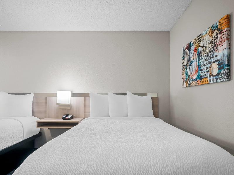 QUADRUPLE TWO QUEEN BEDS