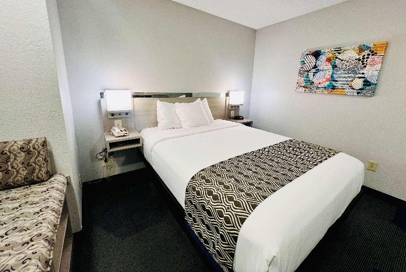 Microtel Inn & Suites By Wyndham Georgetown image