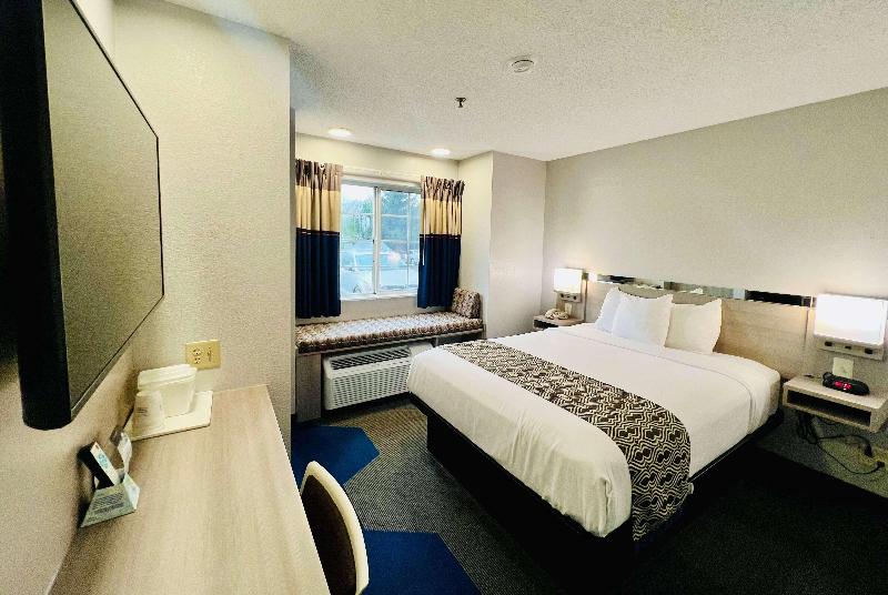 Microtel Inn & Suites By Wyndham Georgetown image