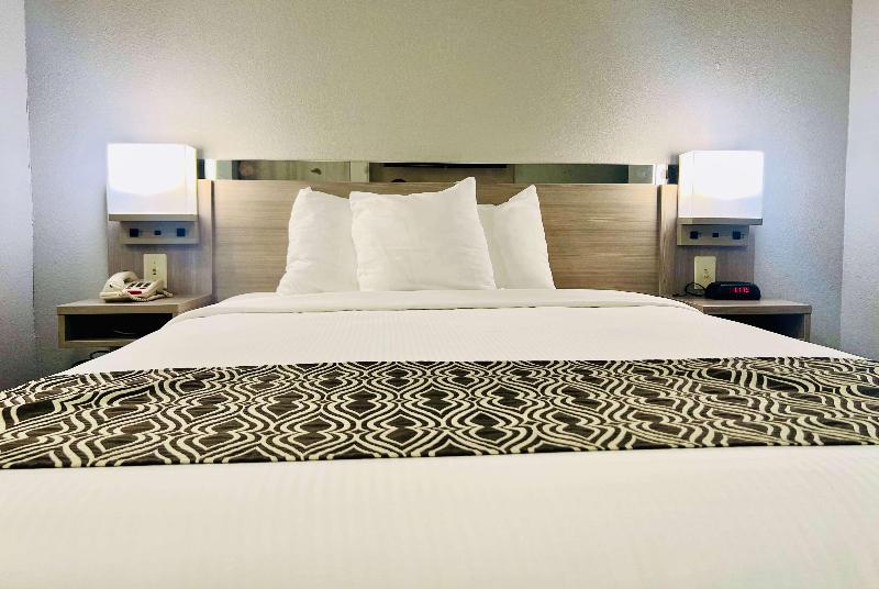Microtel Inn & Suites By Wyndham Georgetown image