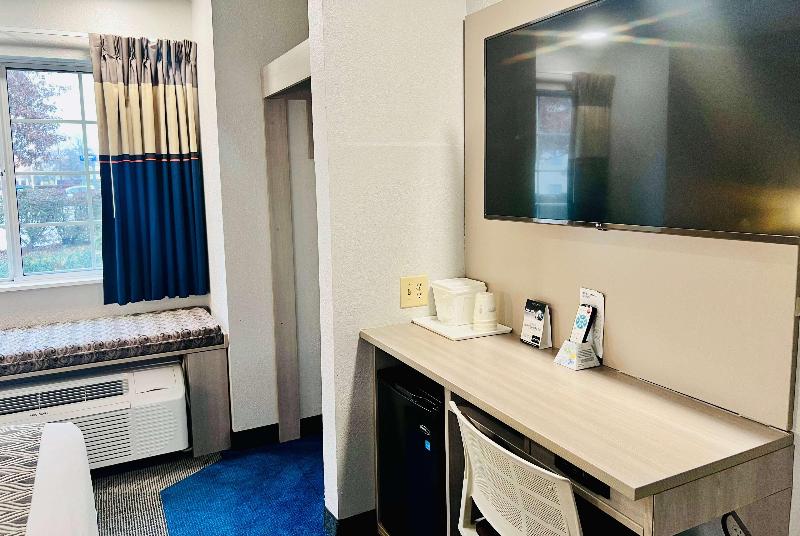 Microtel Inn & Suites By Wyndham Georgetown image