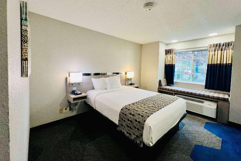 Microtel Inn & Suites By Wyndham Georgetown image