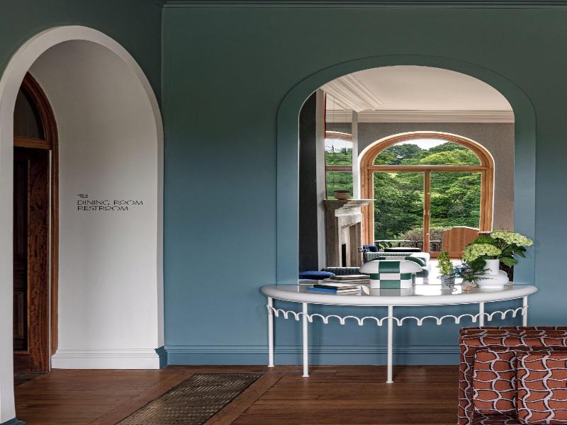 Cowley Manor image