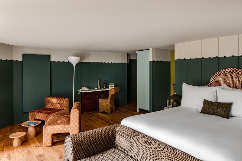 Cowley Manor image