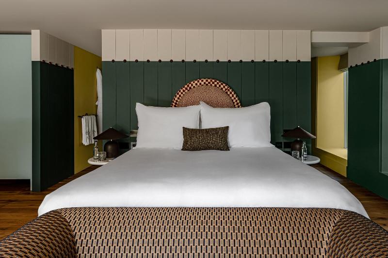 Cowley Manor image