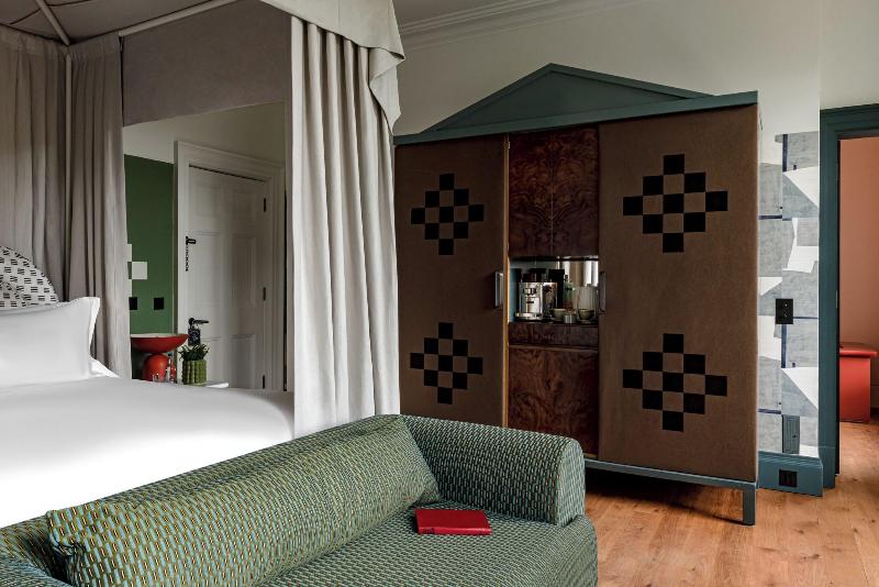Cowley Manor image