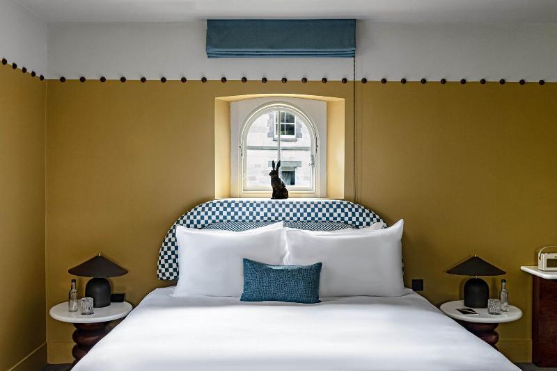 Cowley Manor image