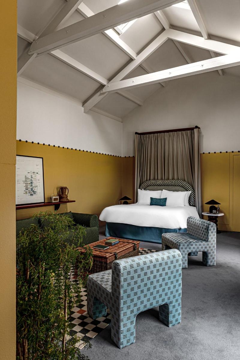 Cowley Manor image