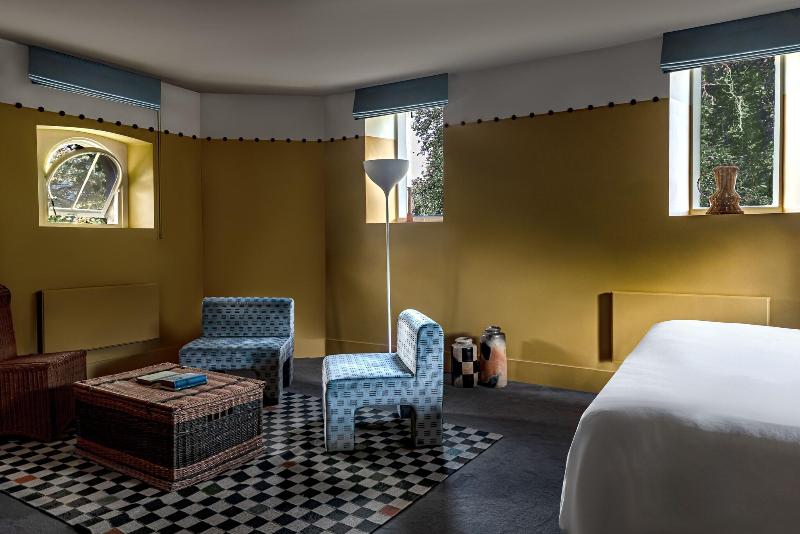 Cowley Manor image