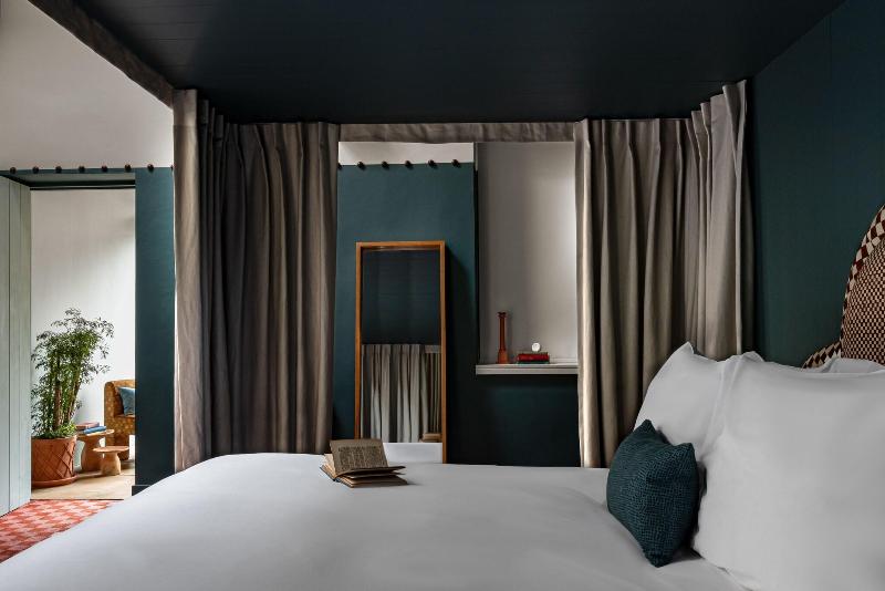 Cowley Manor image