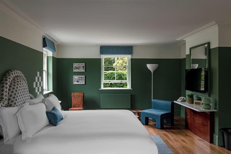 Cowley Manor image