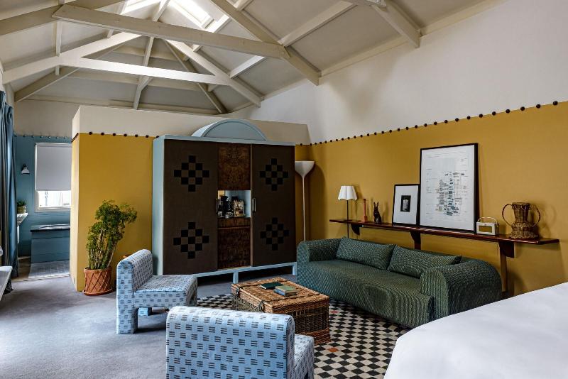 Cowley Manor image