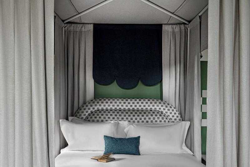 Cowley Manor image