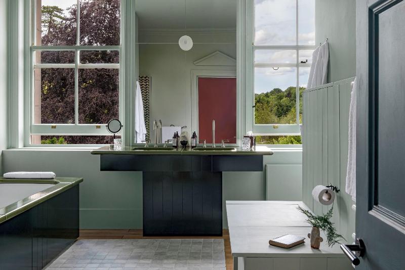 Cowley Manor image