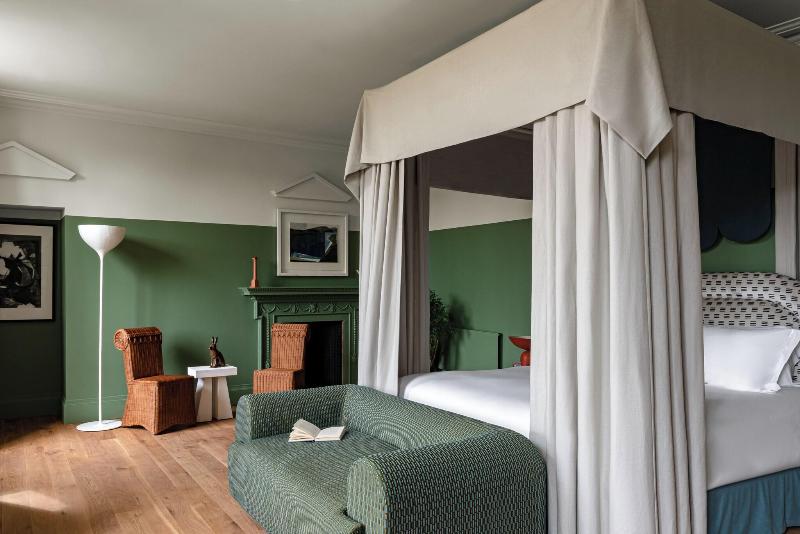 Cowley Manor image