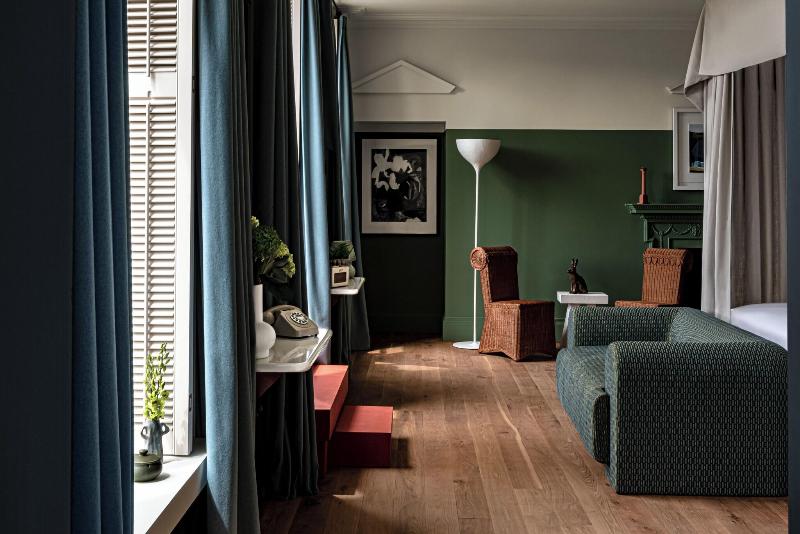 Cowley Manor image
