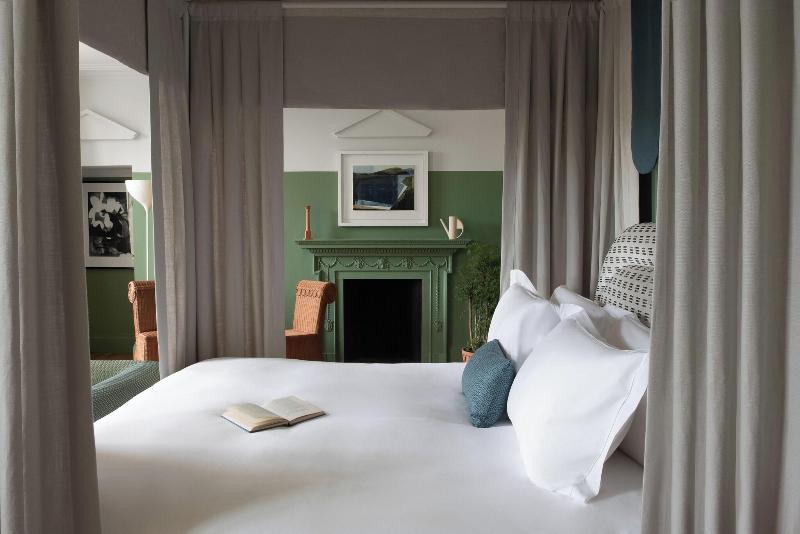 Cowley Manor image