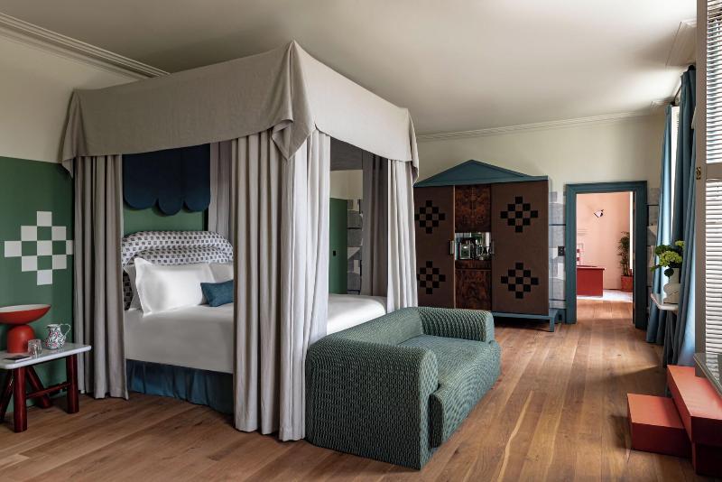 Cowley Manor image
