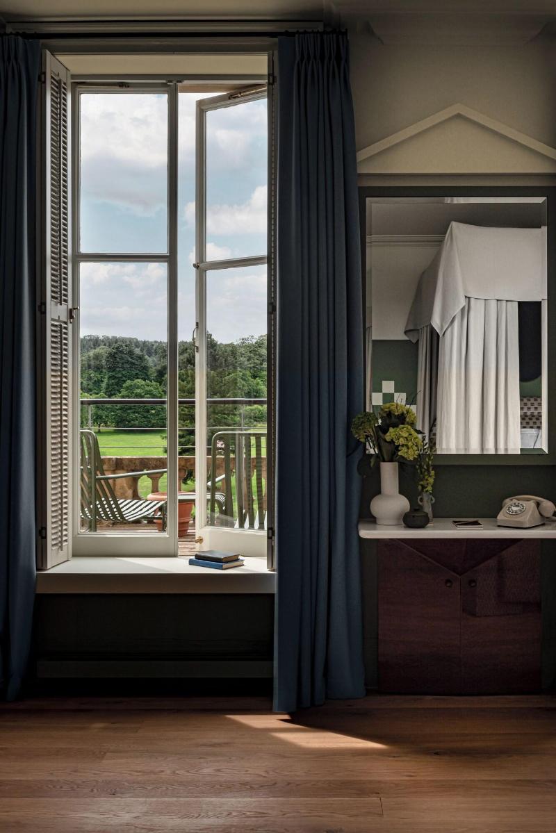 Cowley Manor image