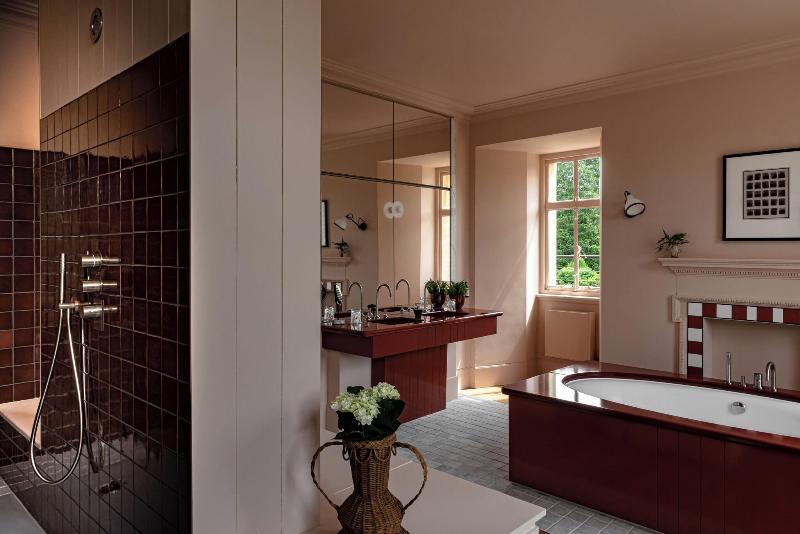 Cowley Manor image