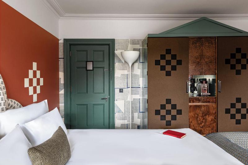 Cowley Manor image