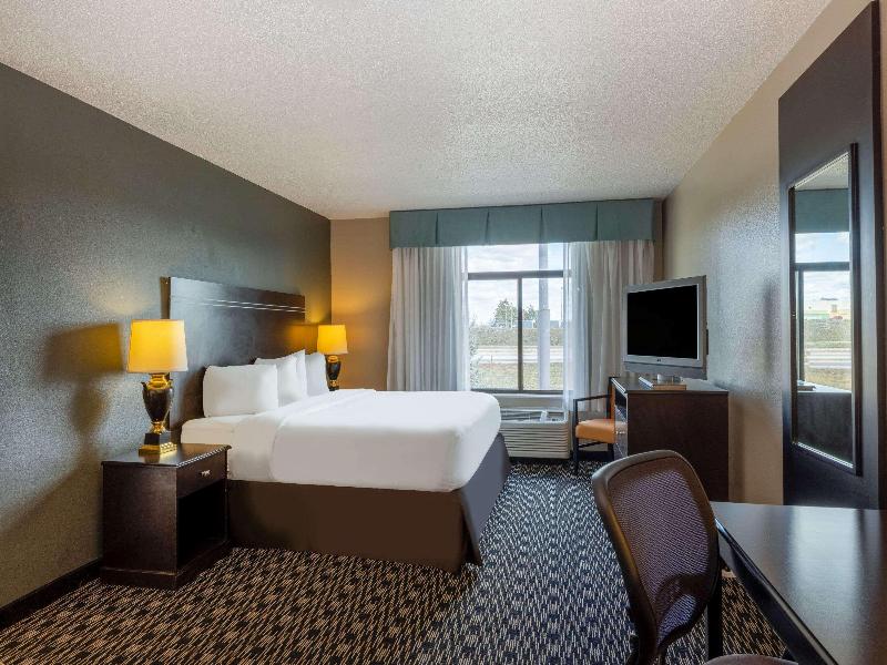 Wingate By Wyndham Gillette image