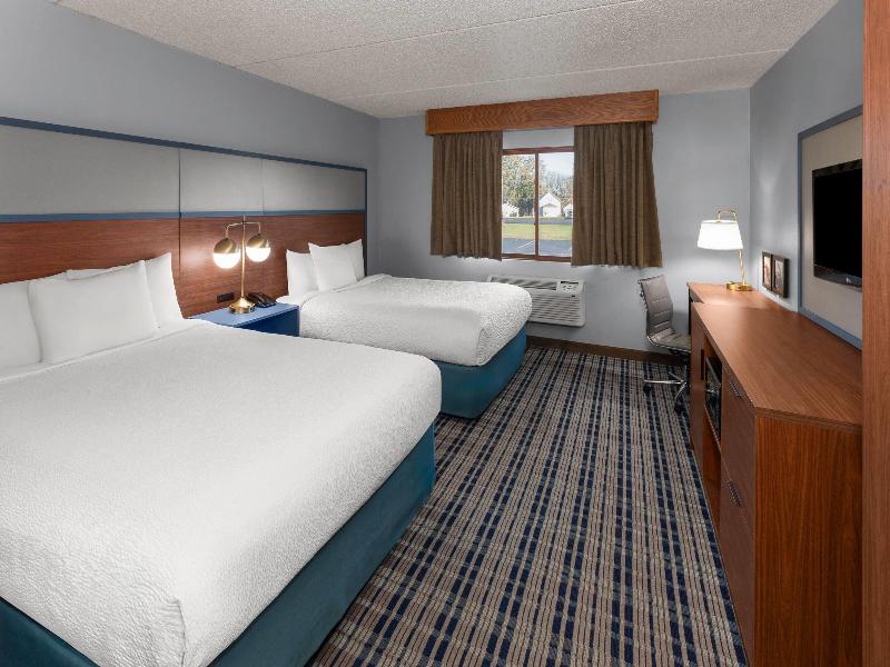 QUADRUPLE TWO QUEEN BEDS