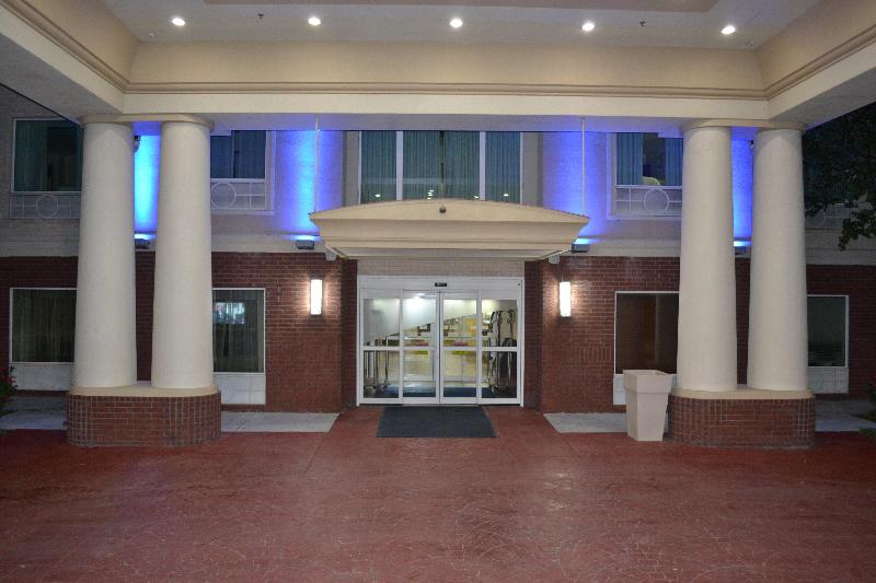 Holiday Inn Express & Suites Gainesville image