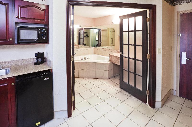 Holiday Inn Express & Suites Gainesville photo 10