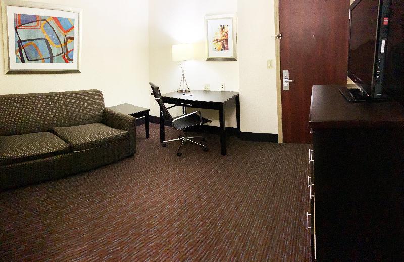 Holiday Inn Express & Suites Gainesville image