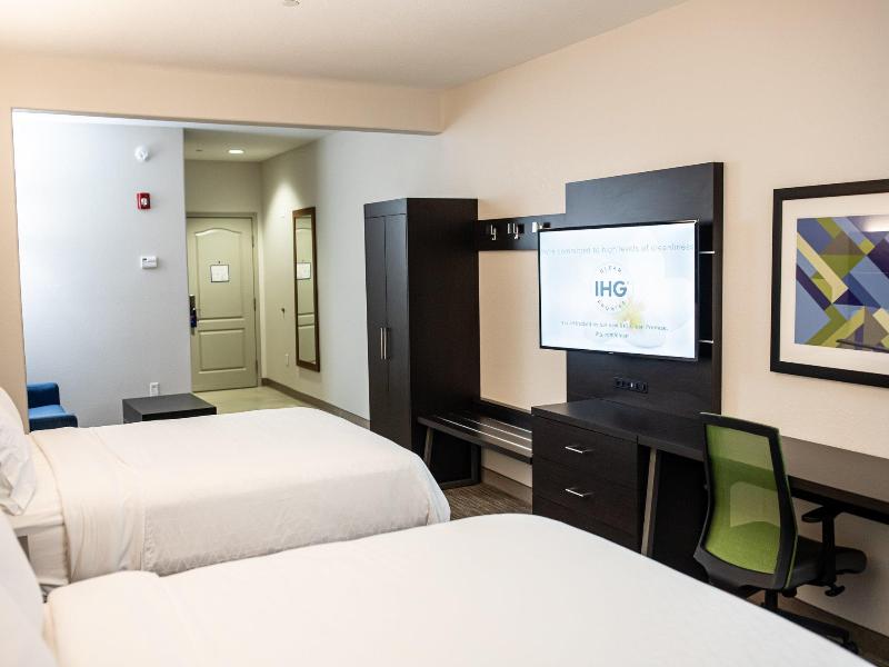 SUITE Accessible-Two Queen Beds — photo 8
