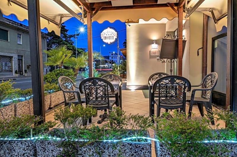 Villa Daniela image