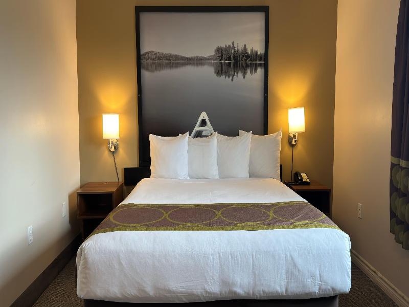 Super 8 By Wyndham Guelph image