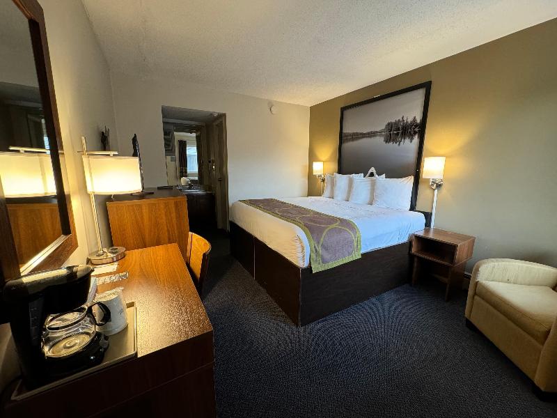 Super 8 By Wyndham Guelph image