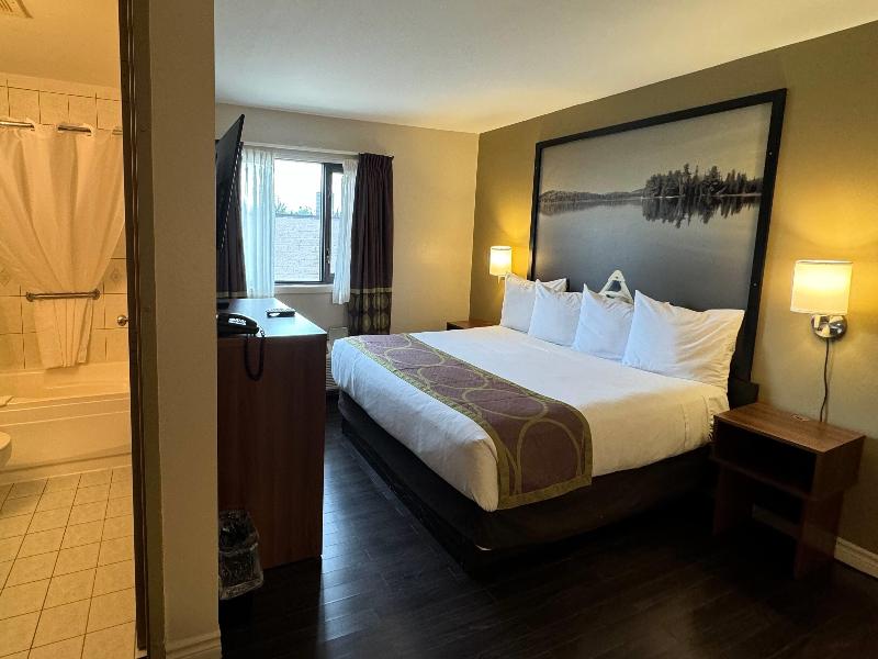 Super 8 By Wyndham Guelph image