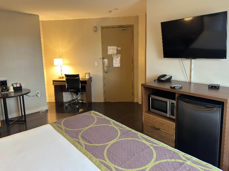 Super 8 By Wyndham Guelph image