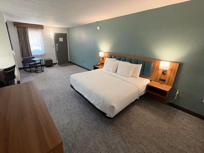 DOUBLE Accessible KING SIZE BED — photo 4