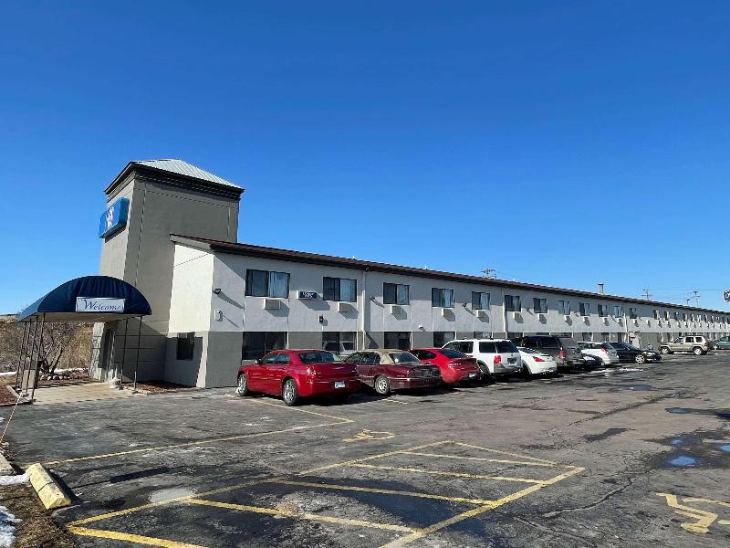 Motel 6 Green Bay, WI - Lambeau image