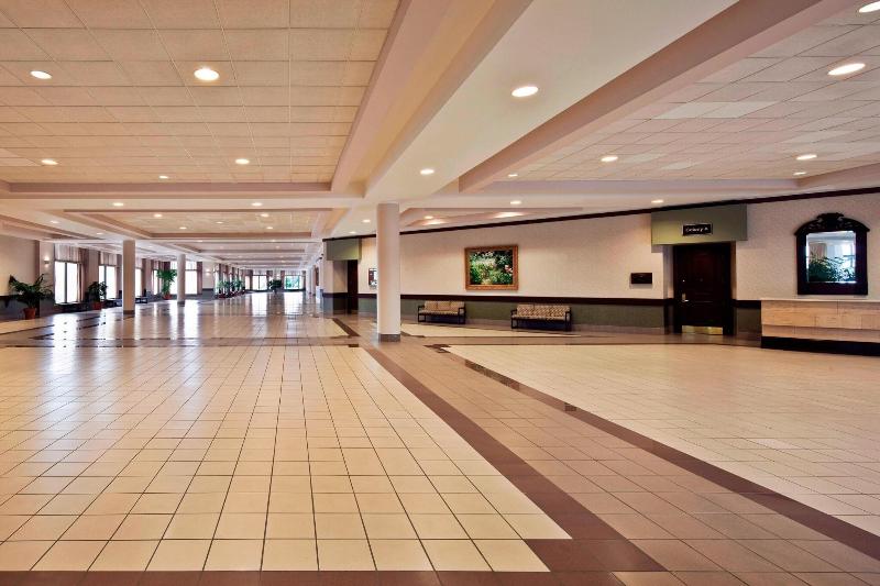 Sheraton Greensboro at Four Seasons image