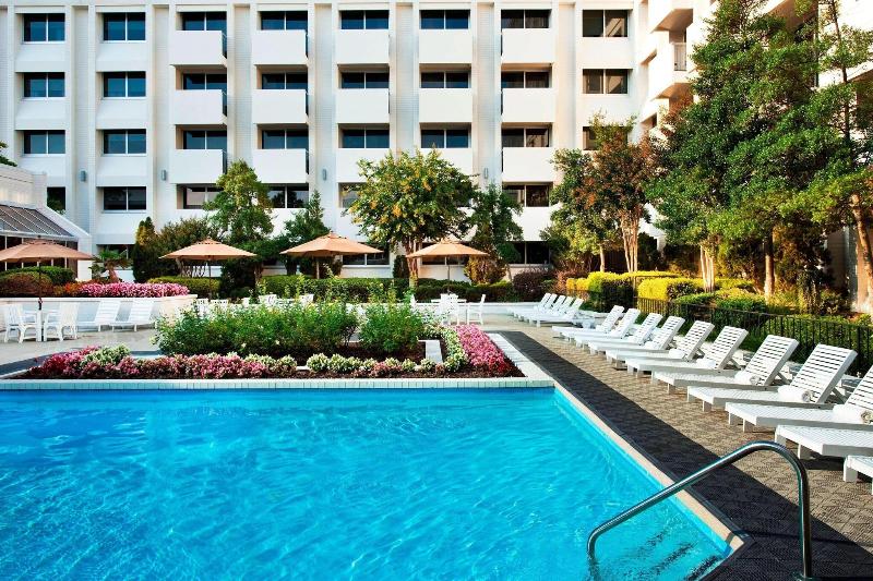 Sheraton Greensboro at Four Seasons image