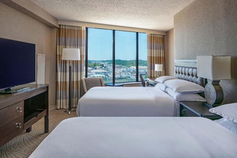 Sheraton Greensboro at Four Seasons image