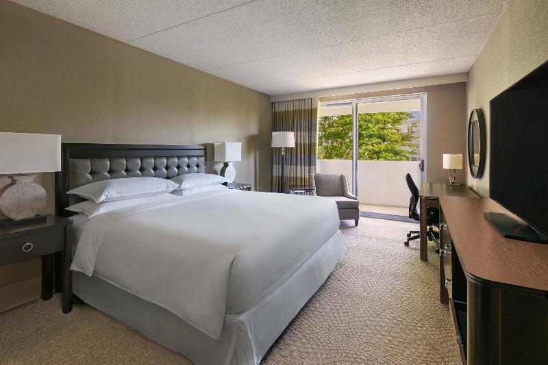 Sheraton Greensboro at Four Seasons image