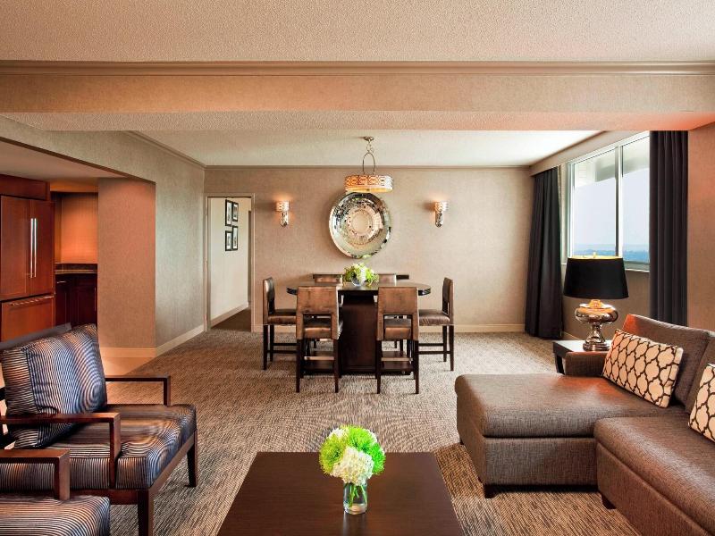 Sheraton Greensboro at Four Seasons image