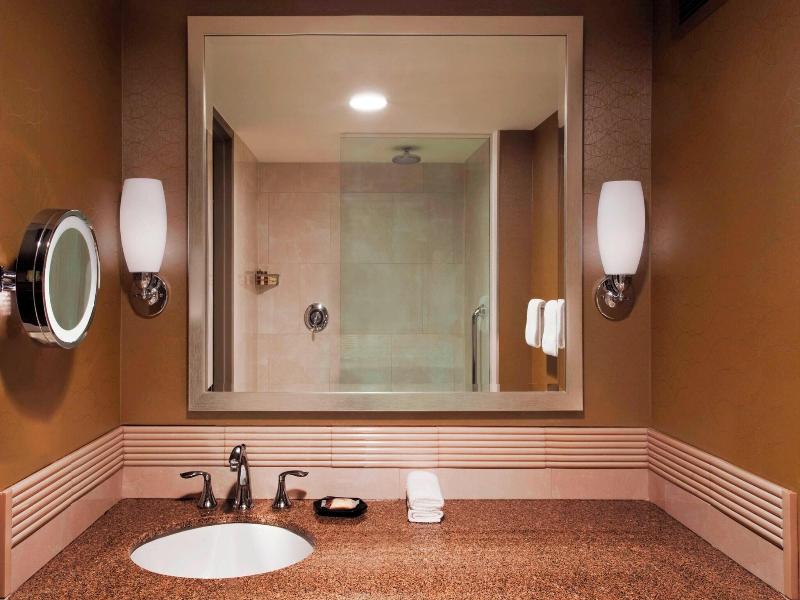 Sheraton Greensboro at Four Seasons image