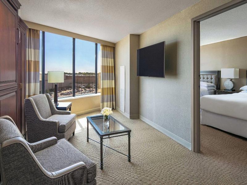 Sheraton Greensboro at Four Seasons image