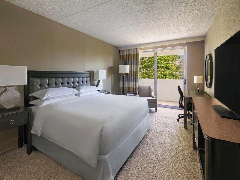 Sheraton Greensboro at Four Seasons image
