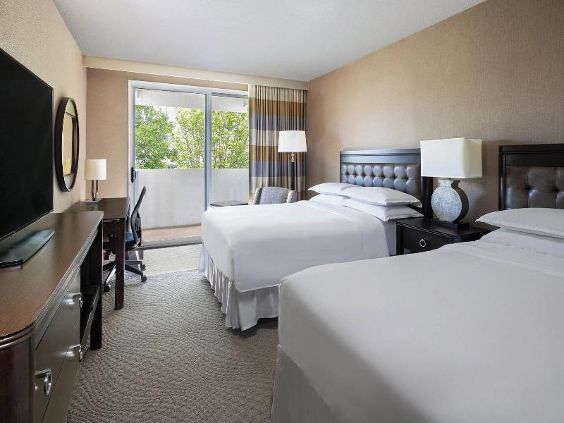 Sheraton Greensboro at Four Seasons image