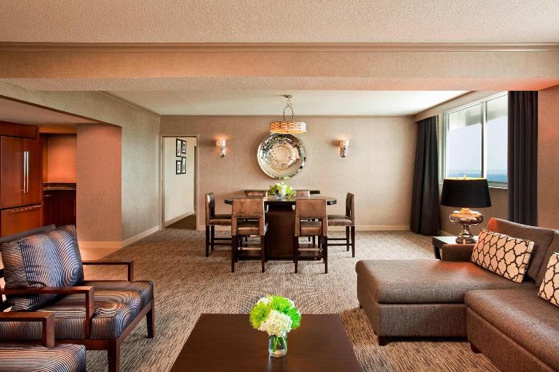 Sheraton Greensboro at Four Seasons image