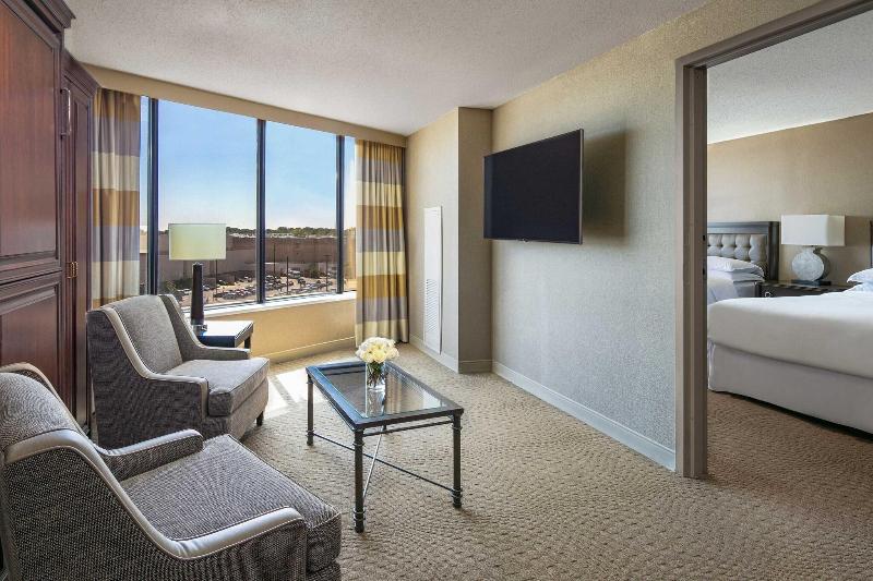 Sheraton Greensboro at Four Seasons image